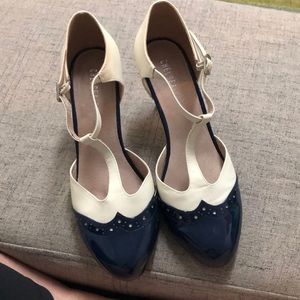 ✨Sale 3/13-3/14✨ Chelsea Crew 40 Retro Heels